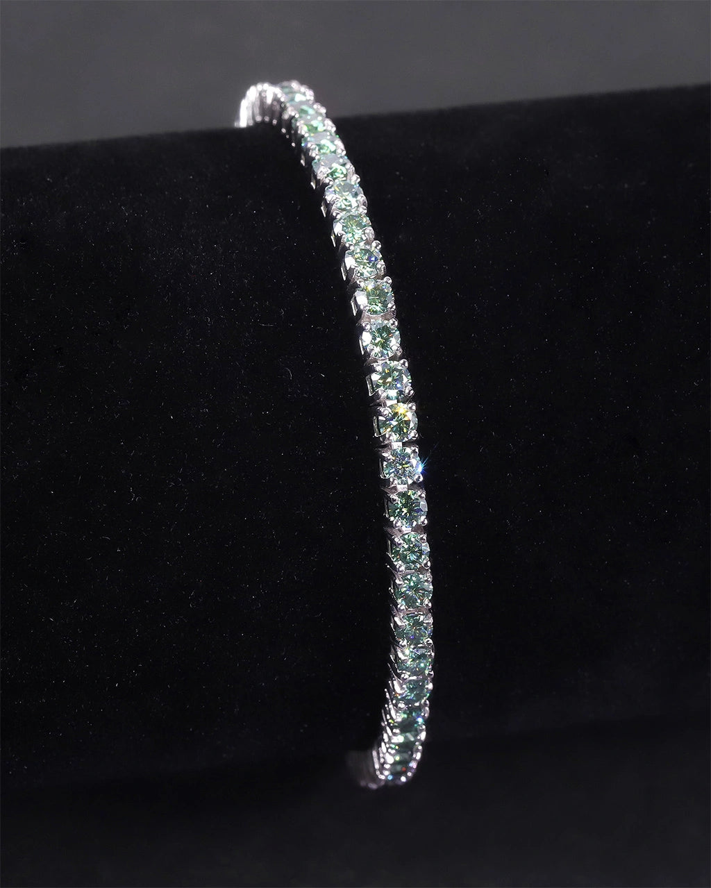 Pulsera de tenis de cloroespinela de laboratorio