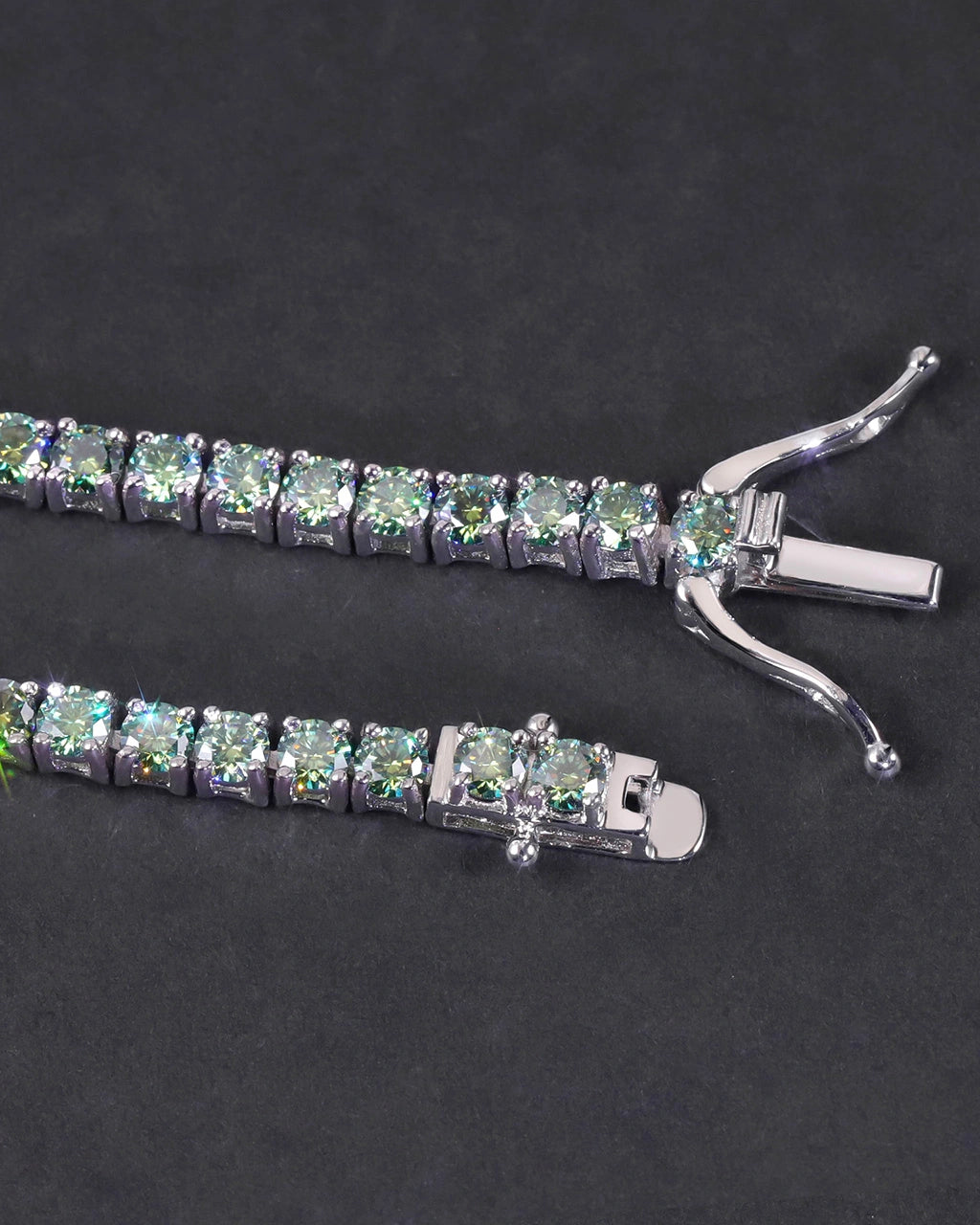 Pulsera de tenis de cloroespinela de laboratorio