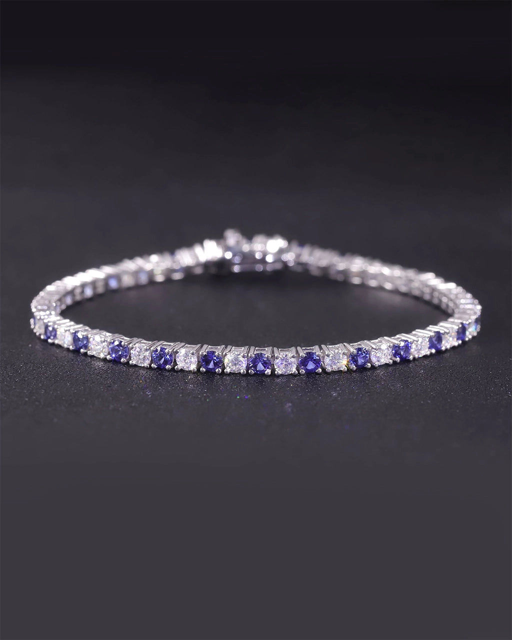Pulsera de tenis con zafiro de laboratorio y moissanita