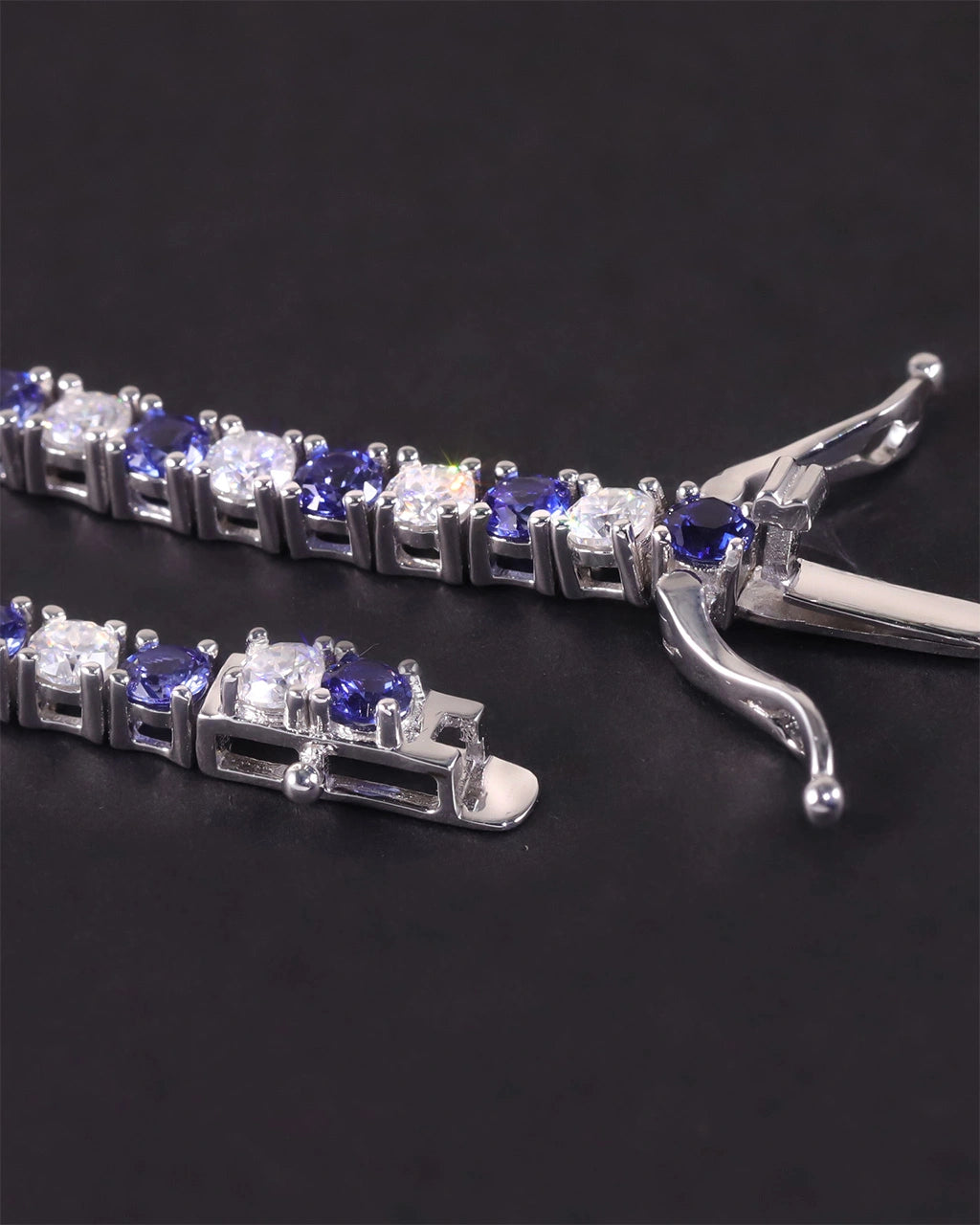 Pulsera de tenis con zafiro de laboratorio y moissanita