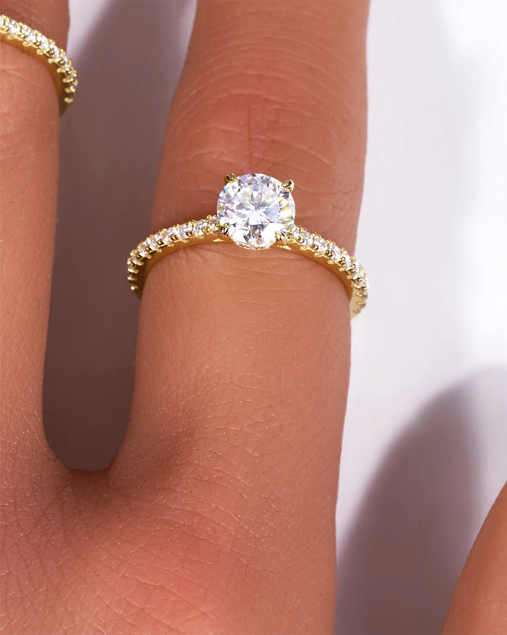 Anillo redondo de moissanita Aurelia