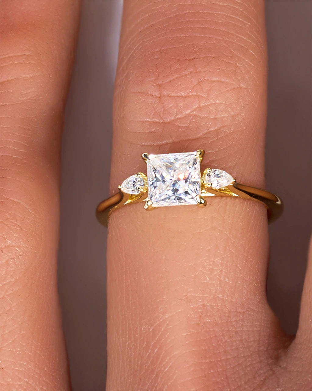 Anillo de moissanita de lujo - Princesa