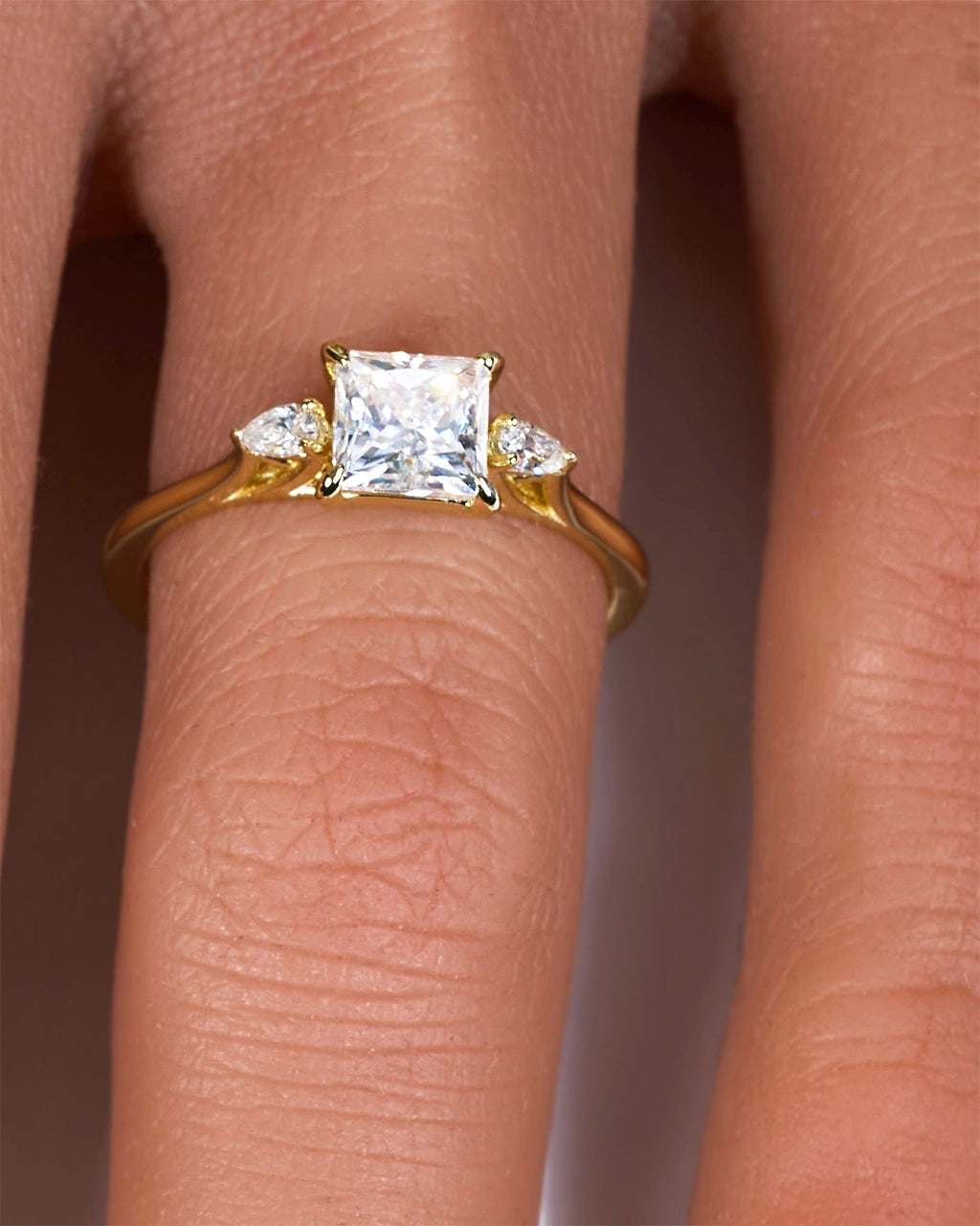 Anillo de moissanita de lujo - Princesa