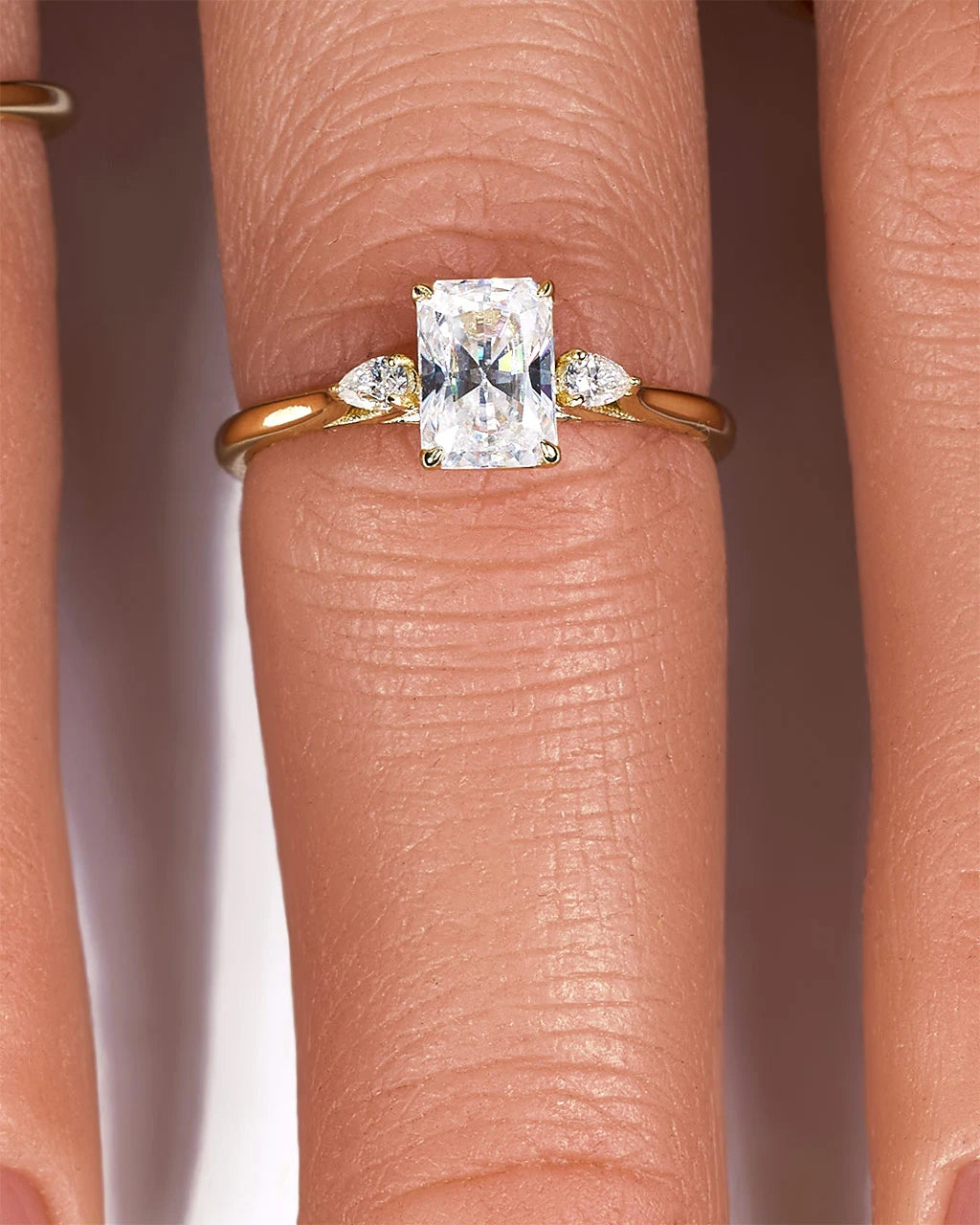 Anillo de moissanita de lujo - Radiante