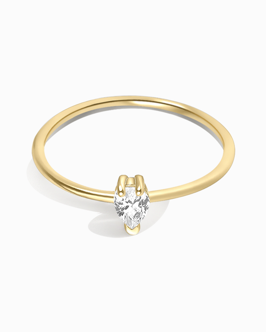 Anillo de moissanita en forma de pera