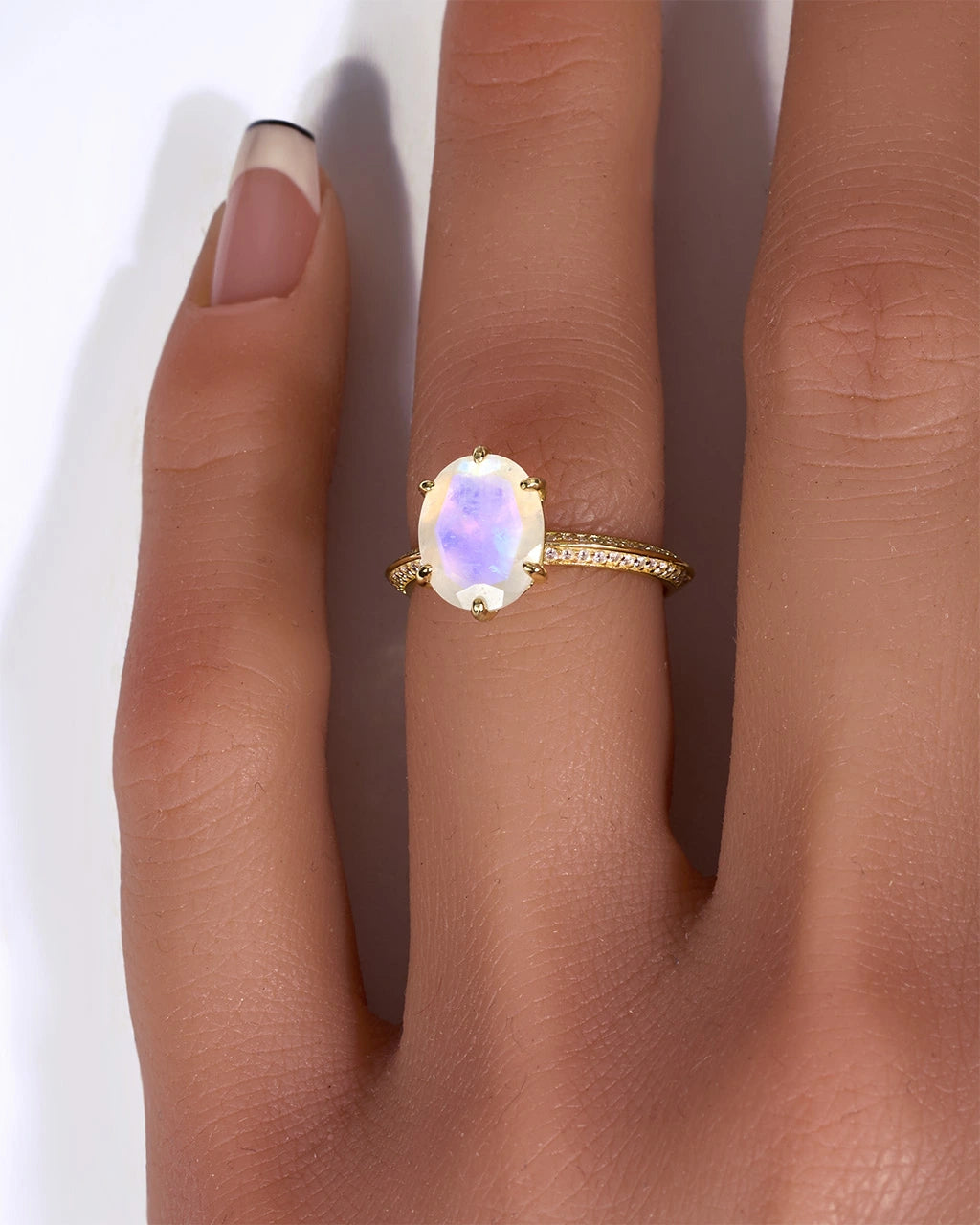 Anillo de piedra lunar